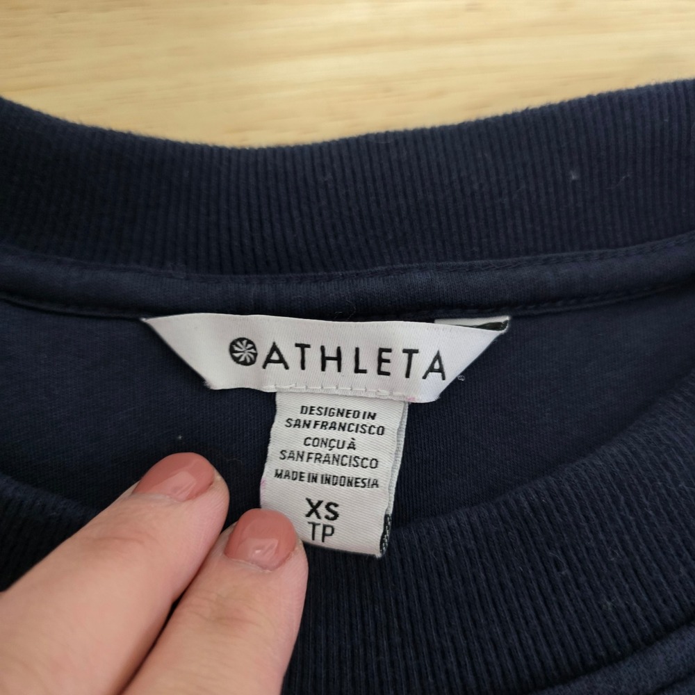 Athleta Quilted Crewneck Sweatshirt Navy Blue XS Long Sleeve Casual Athleisure - Picture 3 of 9